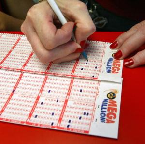 "Mega Millions" Lottery Jackpot Tops $220 Million