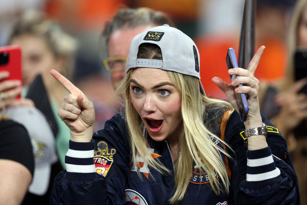 Kate Upton joins on-field celebration with Justin Verlander after