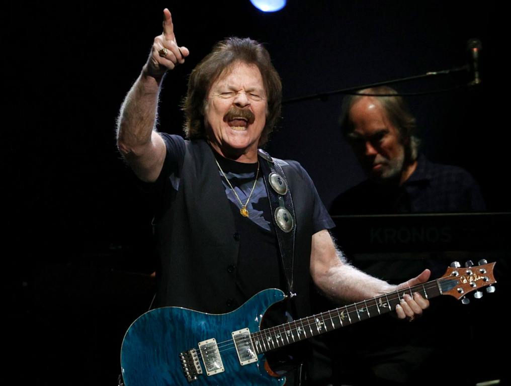 Tom Johnston Exits Doobie Brothers Tour, Needs Surgery