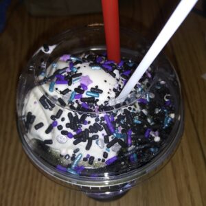  The New Sonic Solar Eclipse The new drink includes flavors of cotton candy and dragon fruit, representing the temporary darkness from the solar eclipse and is topped with white soft serve and blue and purple galaxy themed sprinkles.Blackout Slush Float