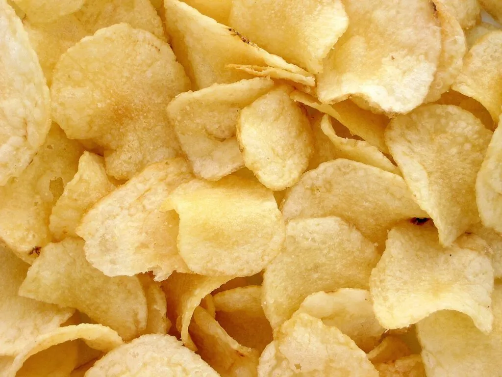 photo of a bunch of golden potato chips