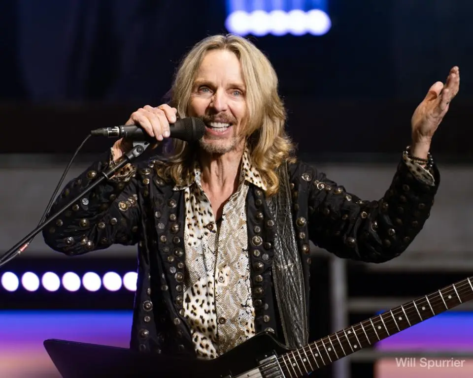 Tommy Shaw on Stage at Pine Knob - should Dennis DeYoung reunite with Styx? 